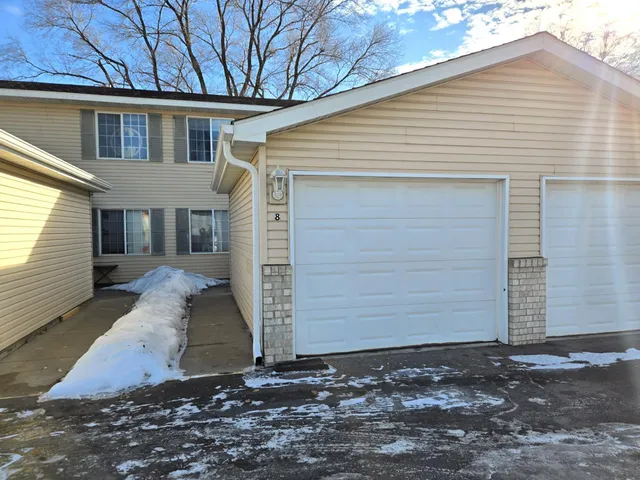 $149,900 | 915 7th Street, Unit 8, Jordan, MN 55352