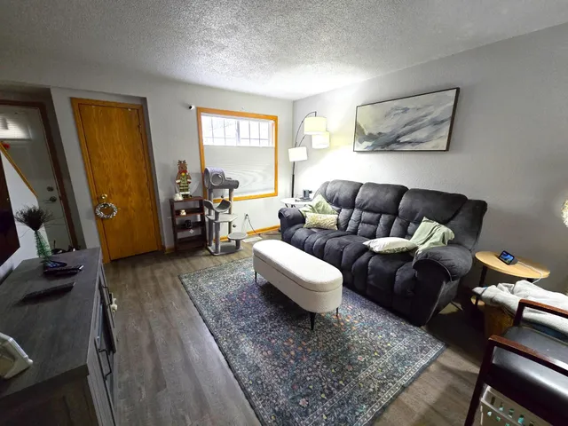 $149,900 | 915 7th Street, Unit 8, Jordan, MN 55352