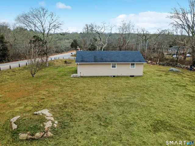 a view of back yard of the house
