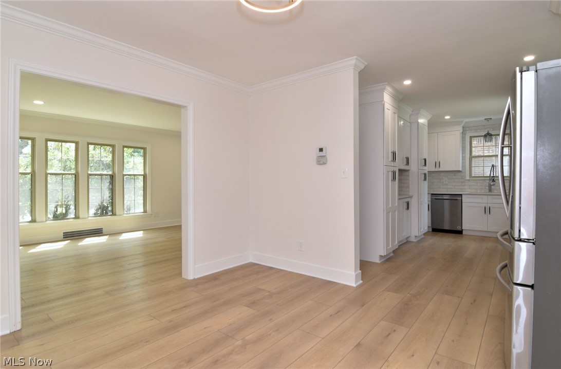 2564 Fenwick Road Cleveland, OH 44118 - Photo 7 of 46 Gallery Image 7