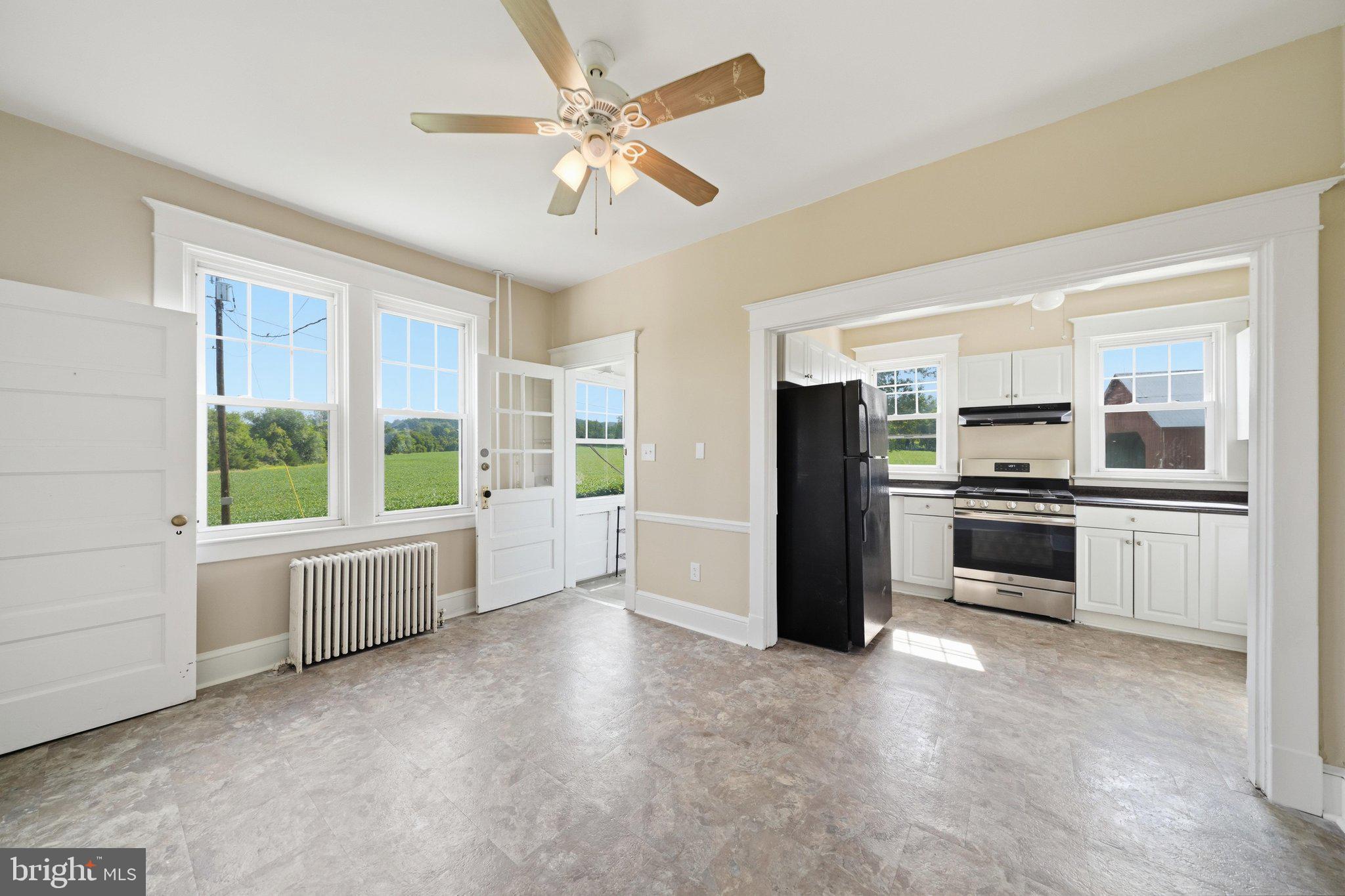 22422 Whites Ferry Road Dickerson, MD 20842 - Photo 35 of 55 Eat in kitchen &