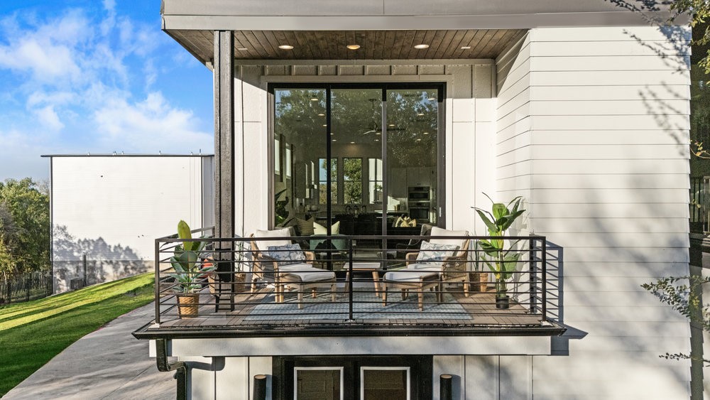 5001 Childers Path Austin, TX 78741 - Photo 8 of 40 View of patio / terrace