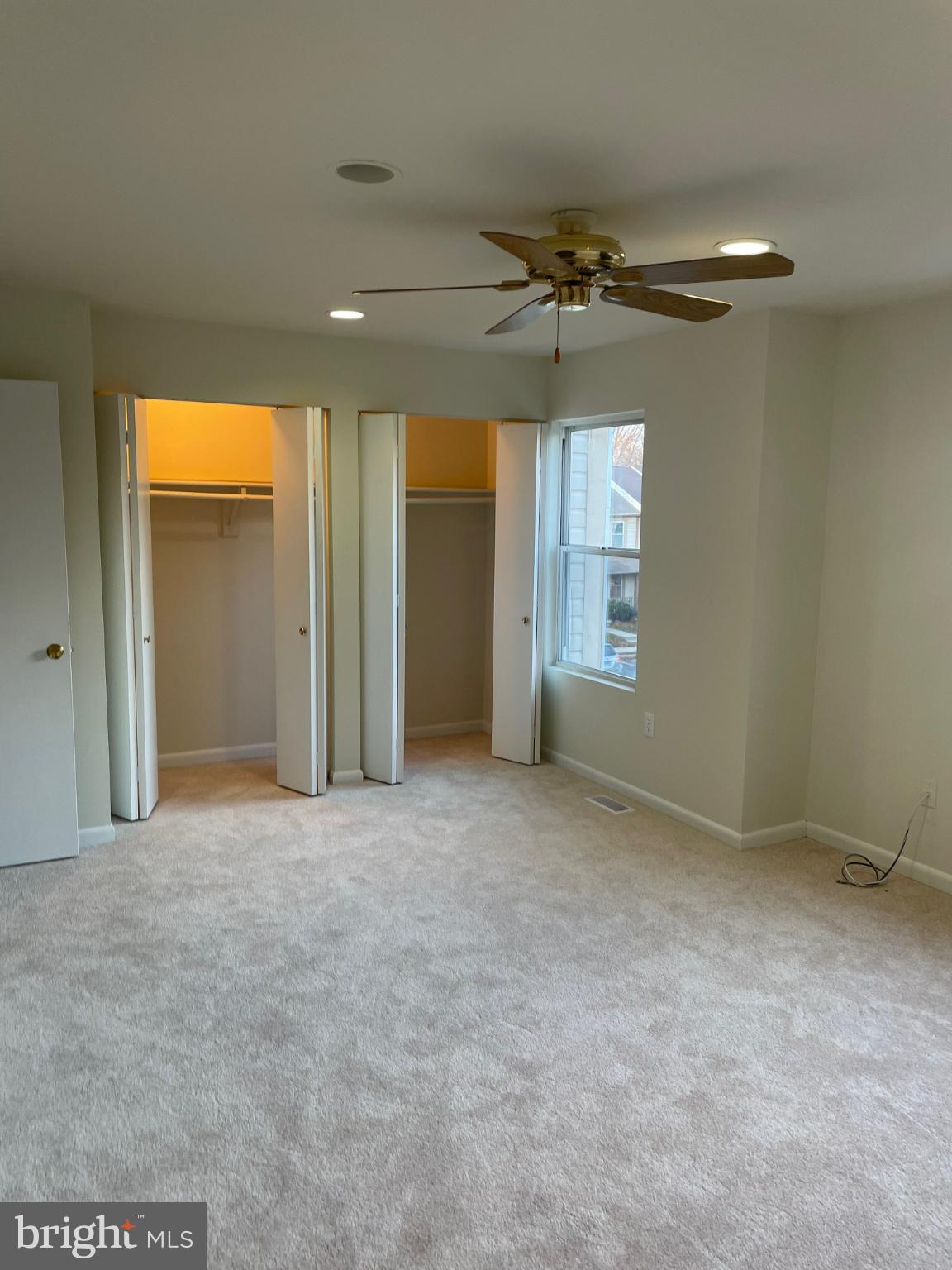 11206 White Barn Court Gaithersburg, MD 20879 - Photo 12 of 21 an empty room with windows and cabinet