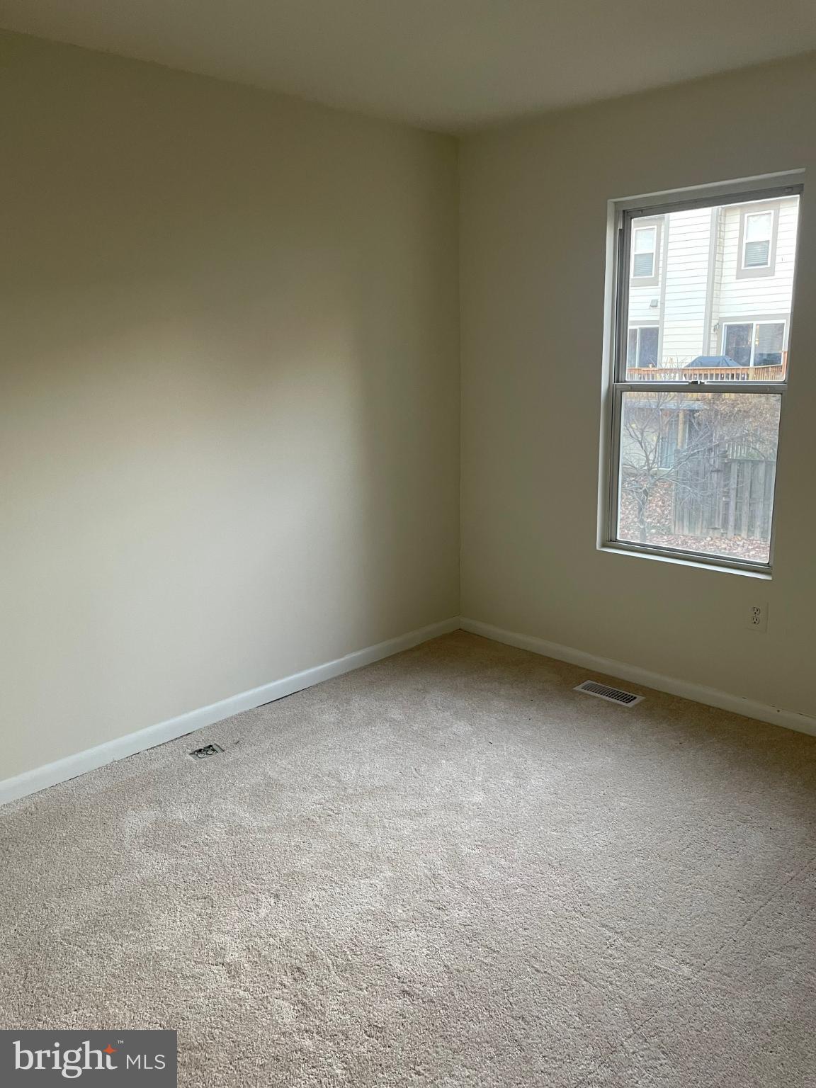11206 White Barn Court Gaithersburg, MD 20879 - Photo 15 of 21 an empty room with a window