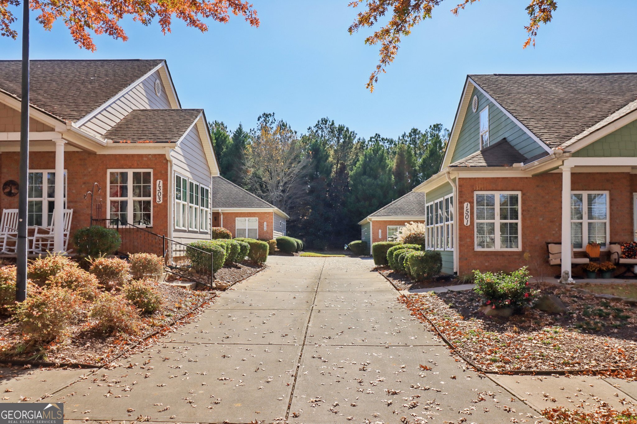 1502 Commonwealth Circle Newnan, GA 30263 - Photo 3 of 47