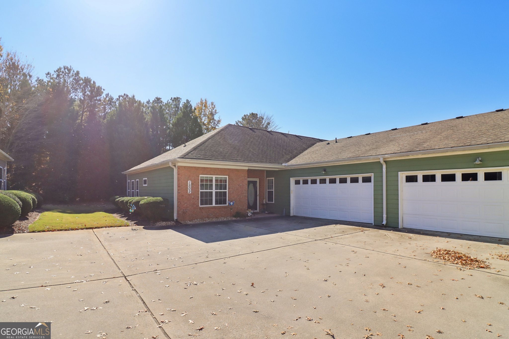 1502 Commonwealth Circle Newnan, GA 30263 - Photo 6 of 47