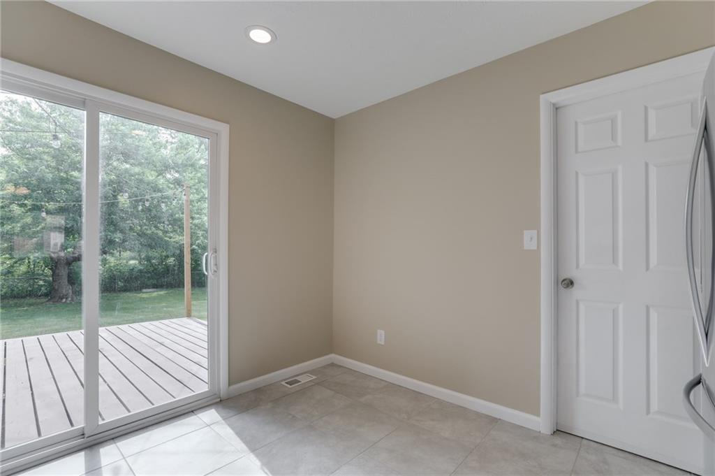 969 Stonegate Road Greenwood, IN 46142 - Photo 11 of 31 Gallery Image 11