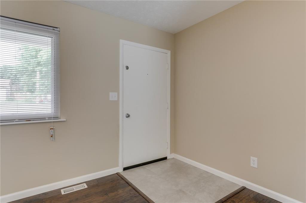 969 Stonegate Road Greenwood, IN 46142 - Photo 3 of 31 Gallery Image 3