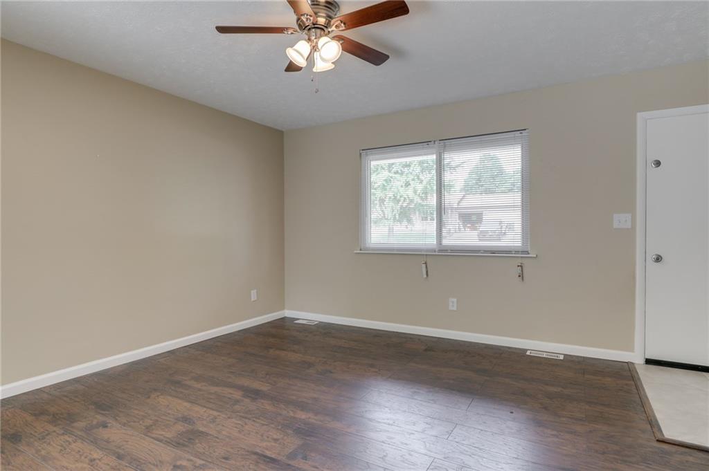 969 Stonegate Road Greenwood, IN 46142 - Photo 4 of 31 Gallery Image 4