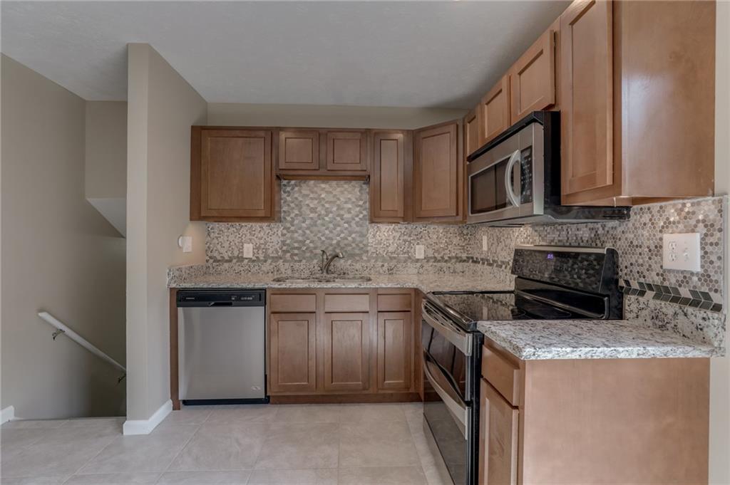 969 Stonegate Road Greenwood, IN 46142 - Photo 8 of 31 Gallery Image 8