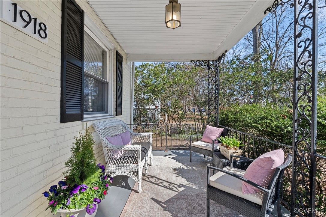 Front patio / terrace