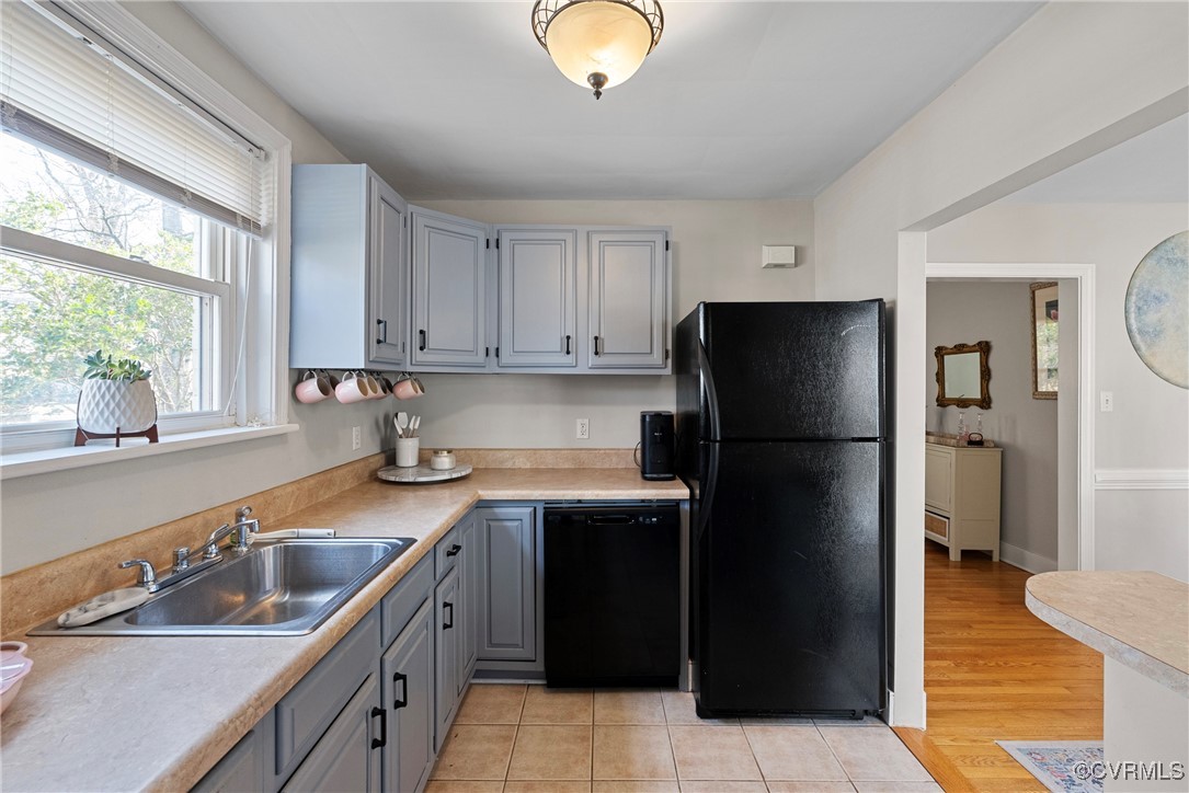 1918 Seddon Road Richmond, VA 23227 - Photo 16 of 33 Kitchen with black appliances, a sink, light count