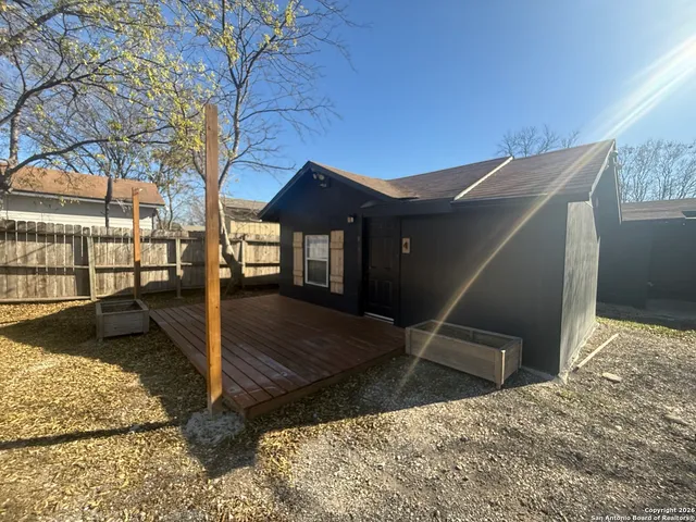 $900 | 3011 West César E Chávez Boulevard, Unit 4, San Antonio, TX 78207