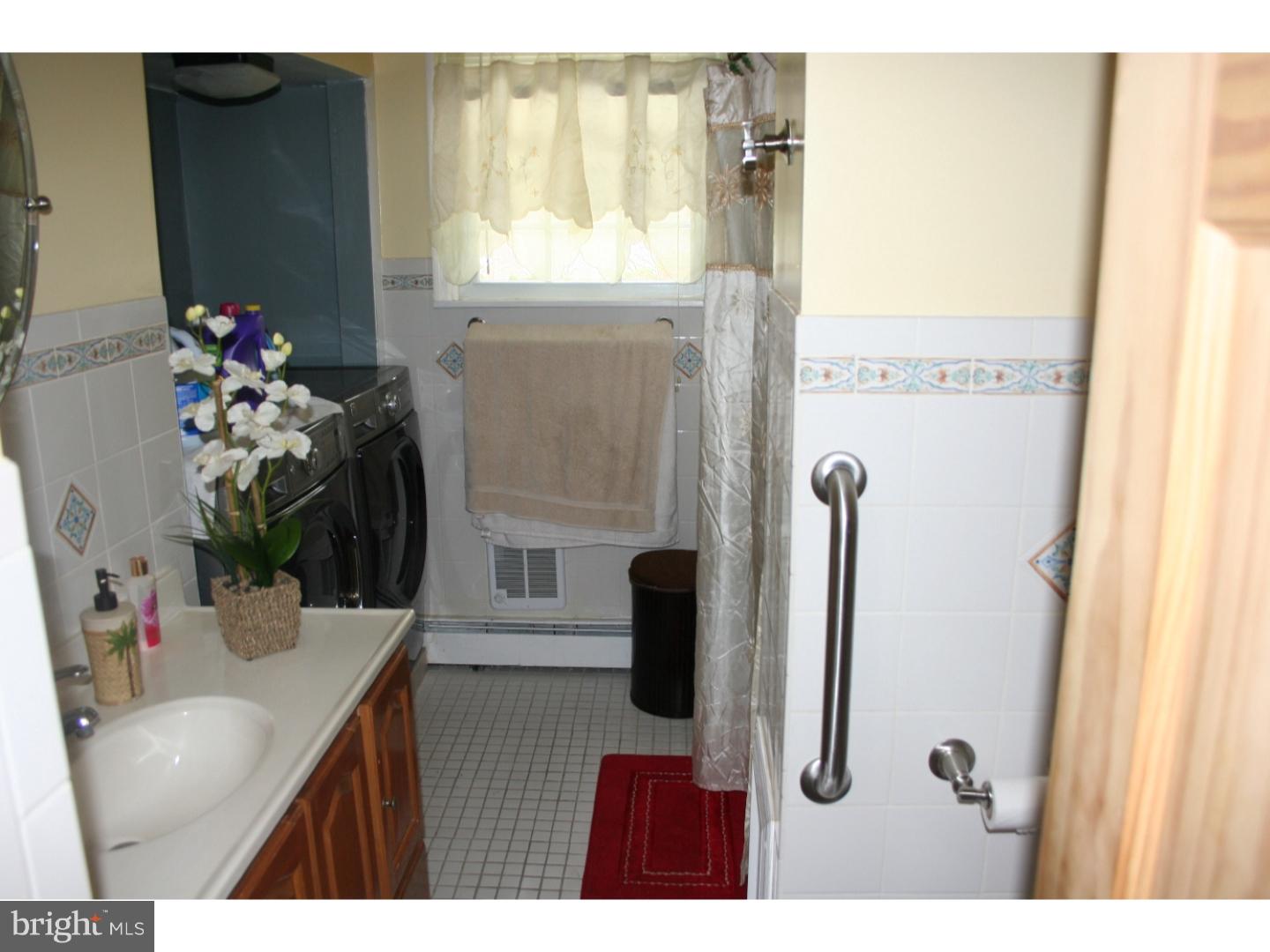 2230 Berkley Road Reading, PA 19605 - Photo 15 of 24 Bathroom