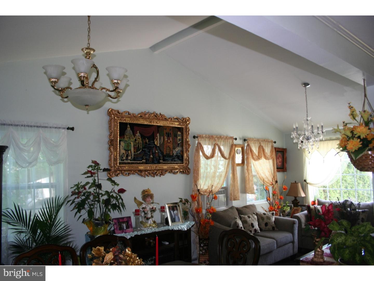 2230 Berkley Road Reading, PA 19605 - Photo 3 of 24 Great Room
