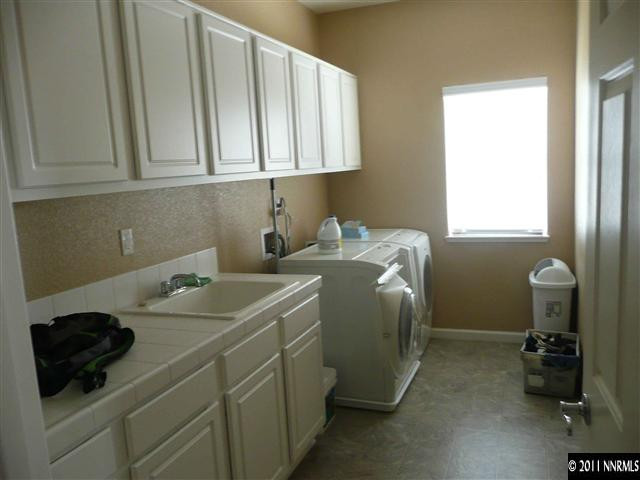 1456 Hagar Road Reno, NV 89506 - Photo 8 of 13 a utility room with dryer and washer