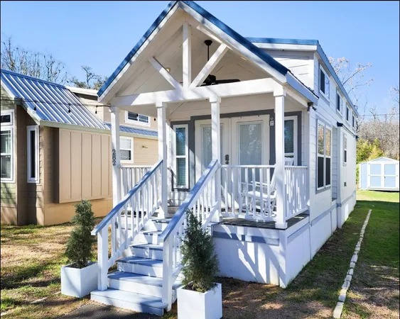 $1,350 | 282 Park Avenue, Staples, TX 78655
