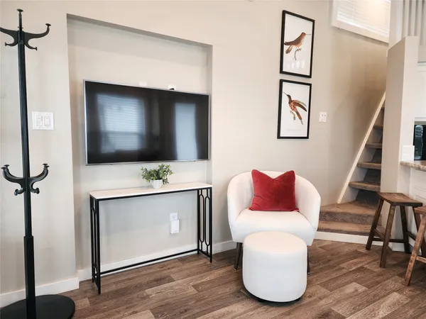 $1,350 | 282 Park Avenue, Staples, TX 78655