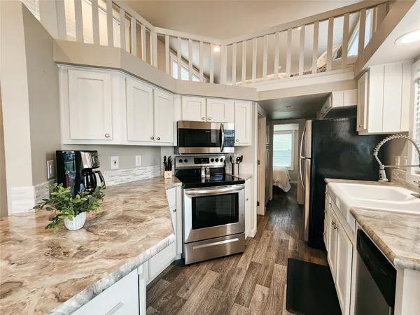 $1,350 | 282 Park Avenue, Staples, TX 78655