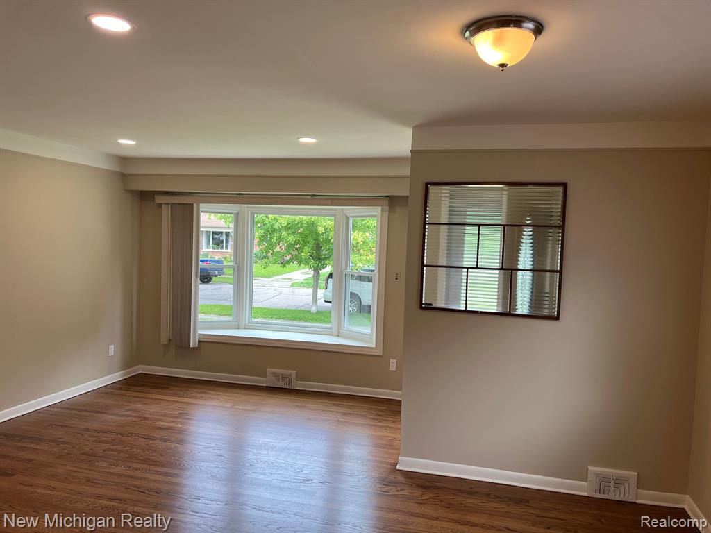 31553 Marblehead Road Farmington, MI 48336 - Photo 8 of 25 Gallery Image 8