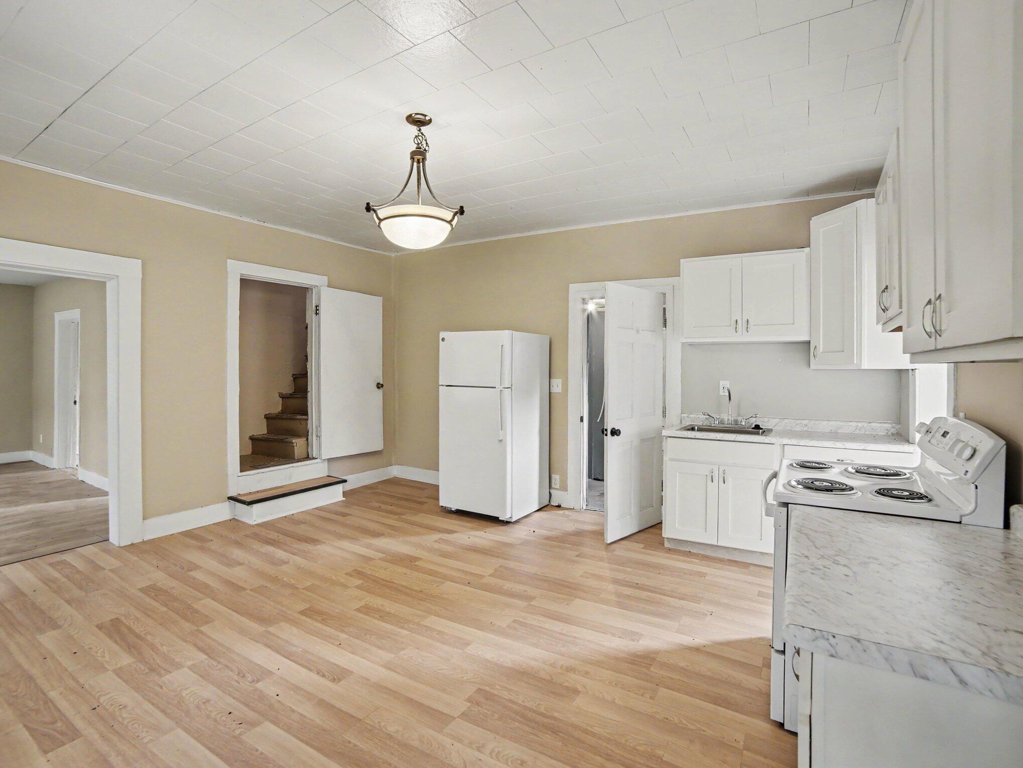 852 South Stiles Road Ludington, MI 49431 - Photo 7 of 27 007_file_5193