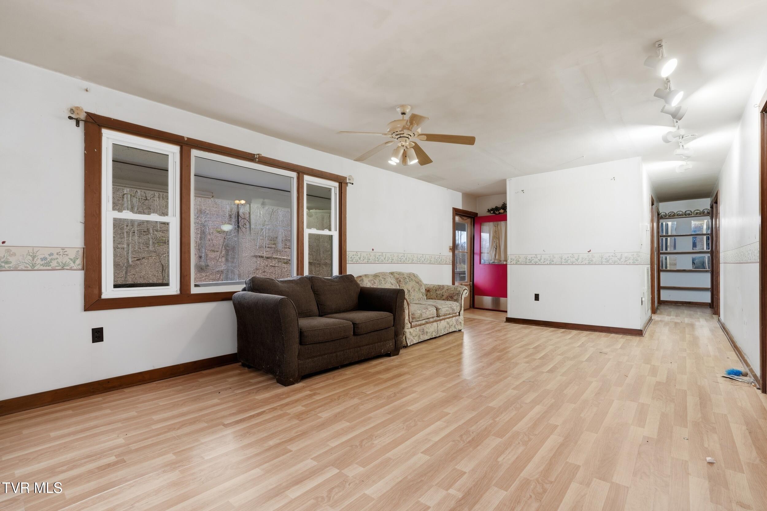 16120 Mountain Spring Road Abingdon, VA 24210 - Photo 12 of 33 8_dsc02193