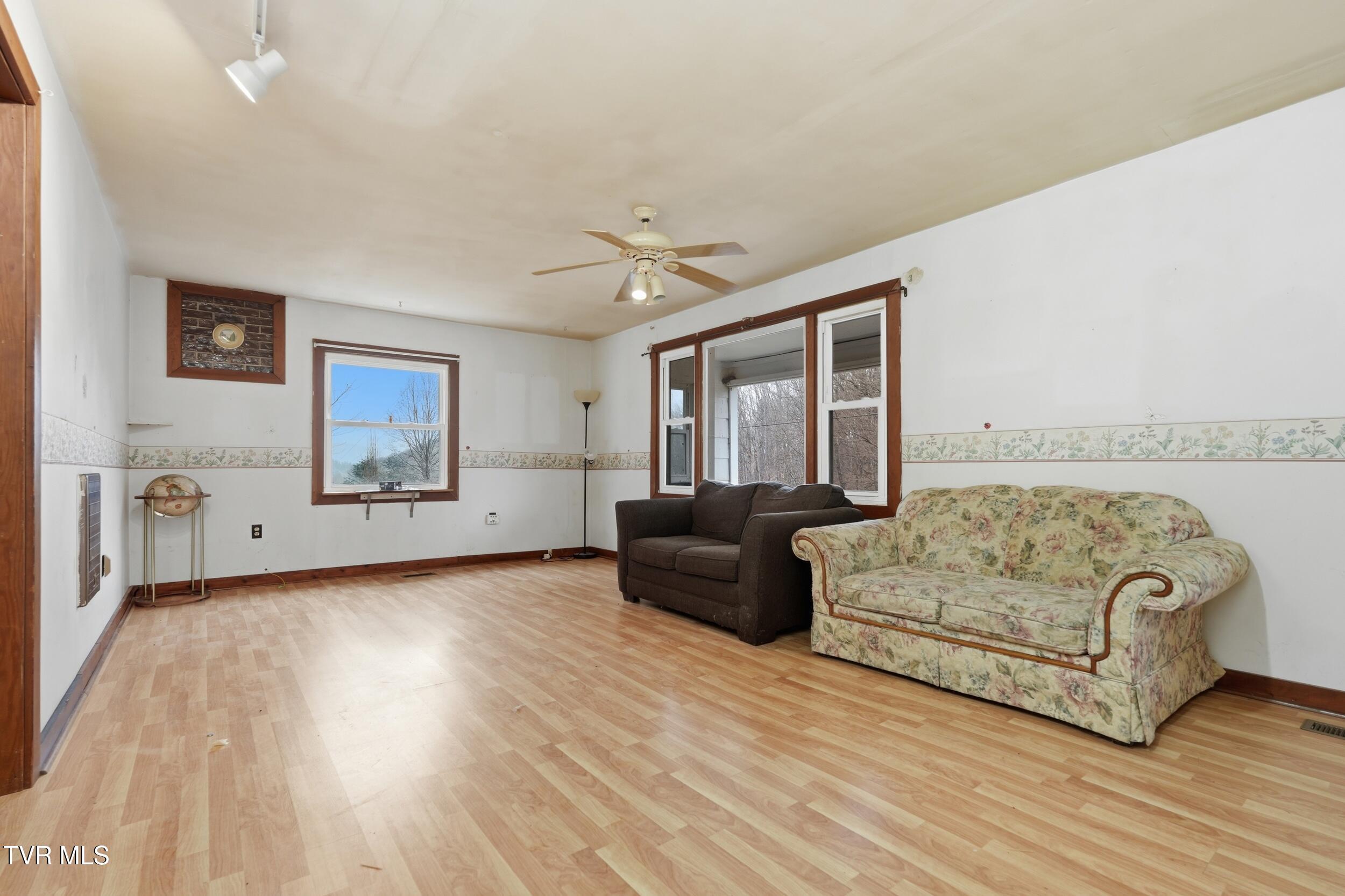 16120 Mountain Spring Road Abingdon, VA 24210 - Photo 13 of 33 7_dsc02190