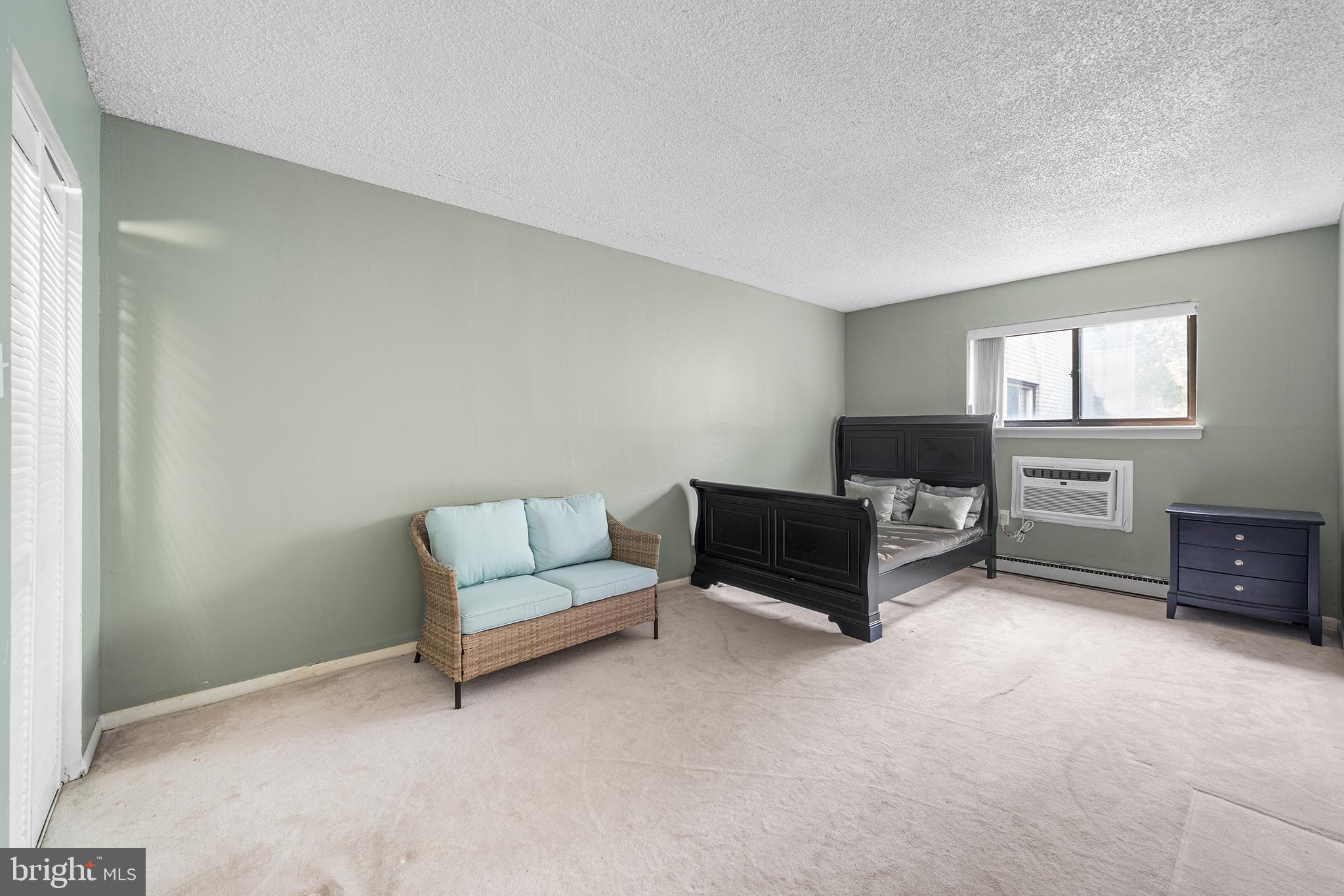 400 Glendale Road, Unit H30 Havertown, PA 19083 - Photo 11 of 22 a living room with furniture