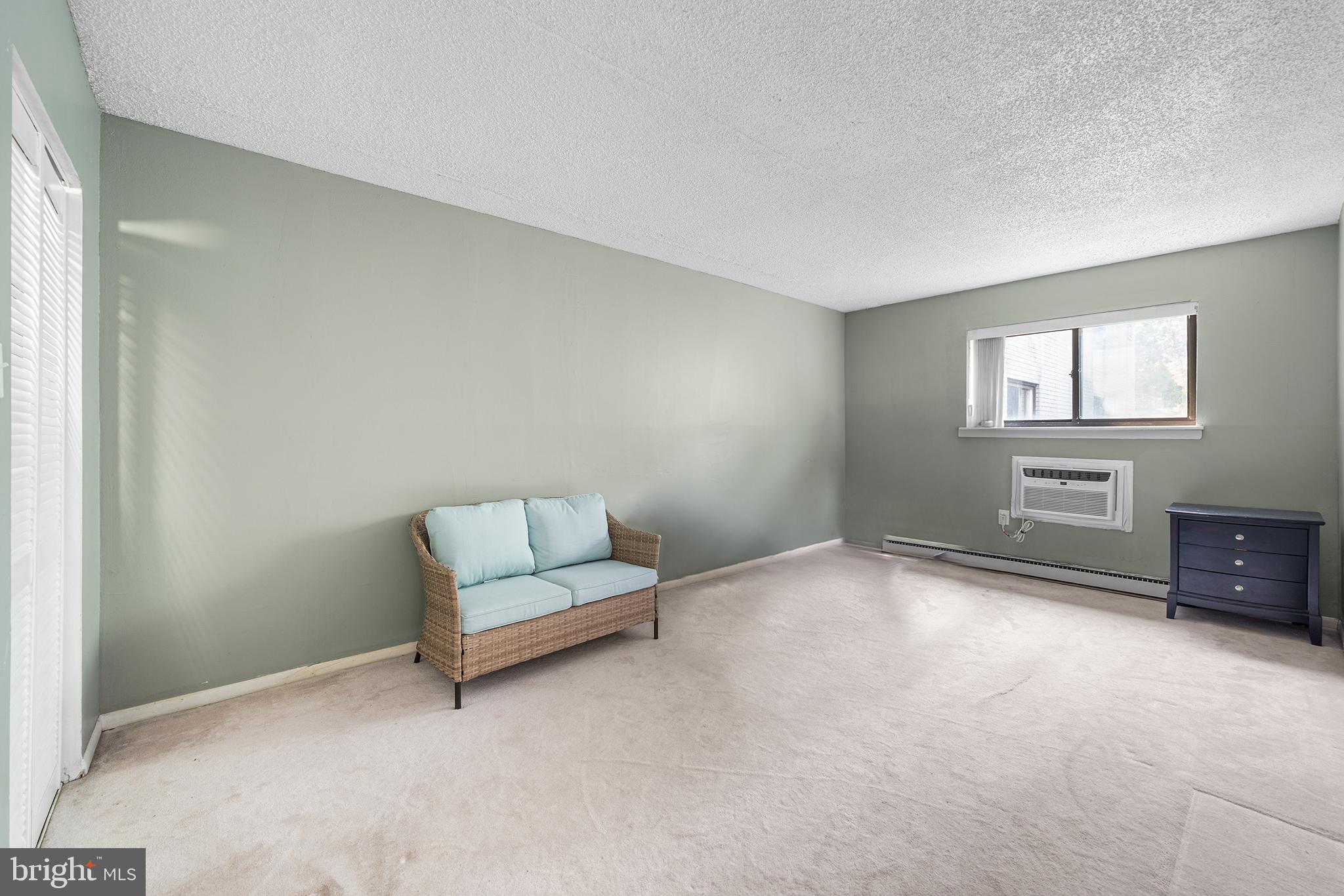 400 Glendale Road, Unit H30 Havertown, PA 19083 - Photo 12 of 22 a living room with furniture and a window