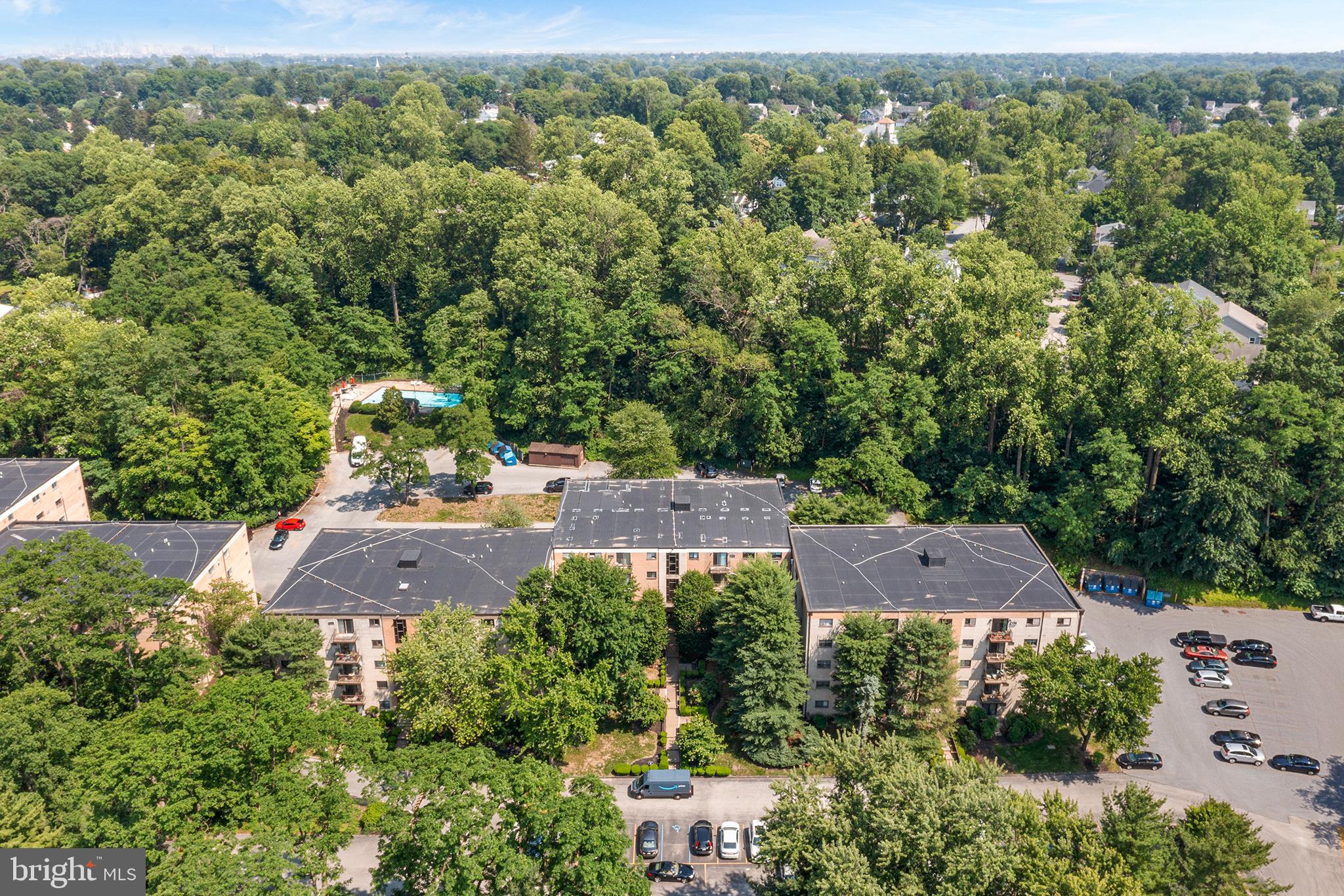 400 Glendale Road, Unit H30 Havertown, PA 19083 - Photo 20 of 22 an aerial view of a house with a yard