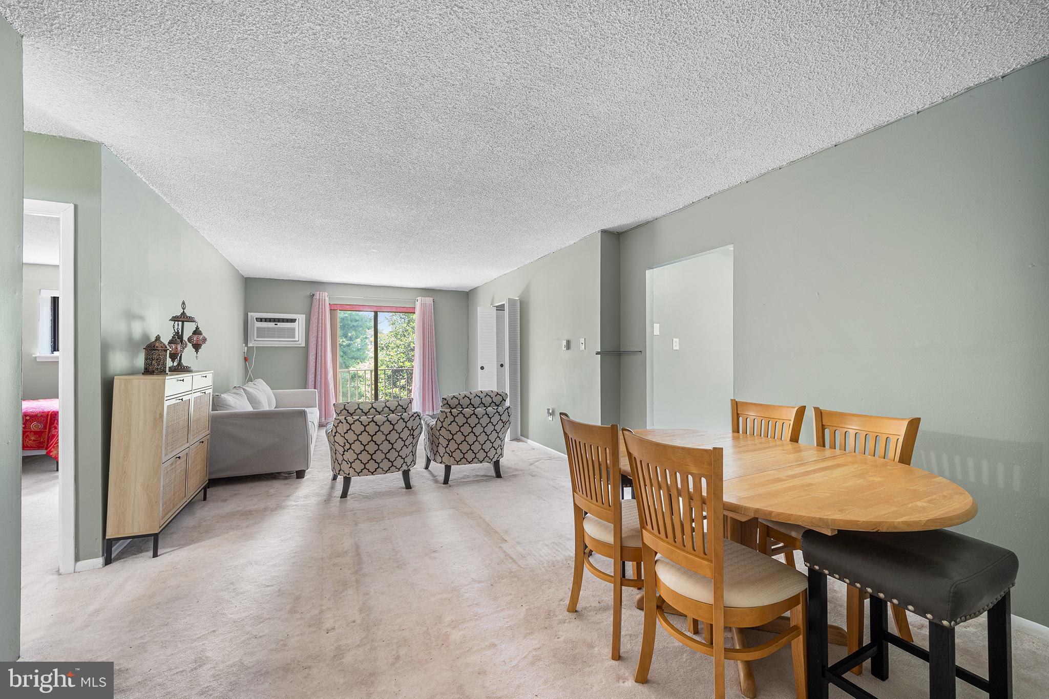 400 Glendale Road, Unit H30 Havertown, PA 19083 - Photo 3 of 22 a living room with furniture and wooden floor