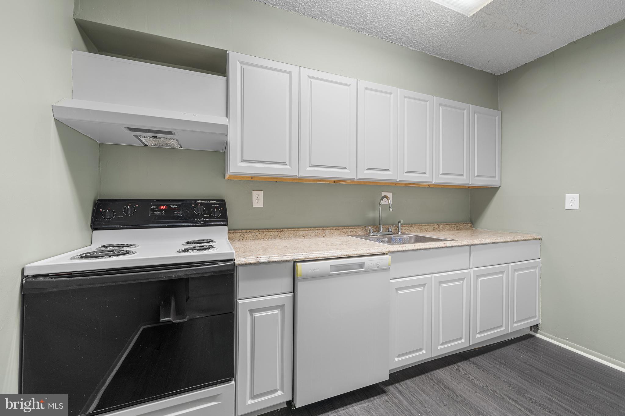 400 Glendale Road, Unit H30 Havertown, PA 19083 - Photo 6 of 22 a kitchen with a stove and a sink