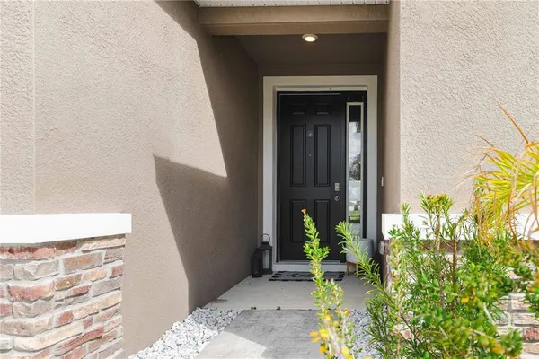 a view of a entryway of the house