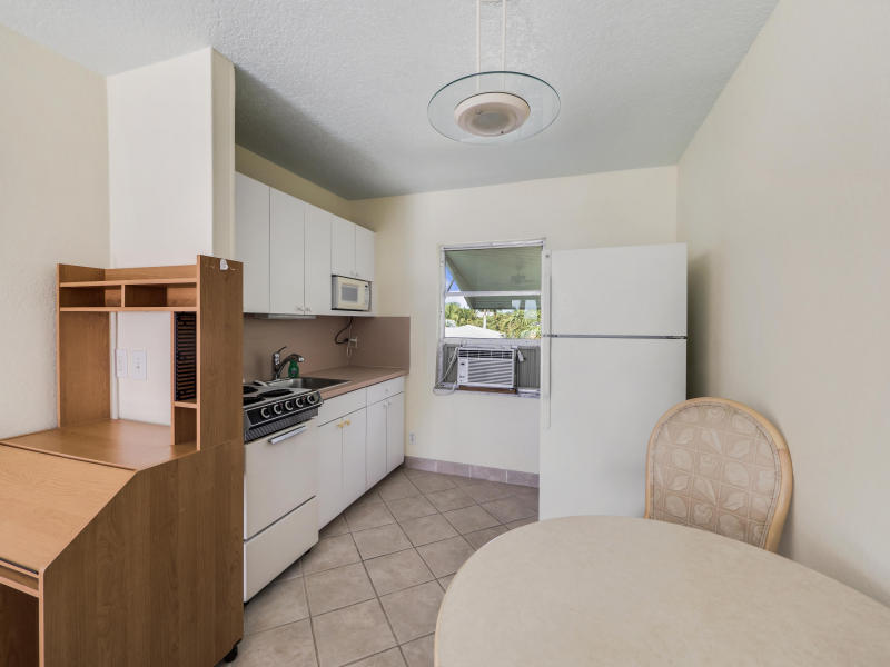 206 Inlet Way, Unit 8 Palm Beach Shores, FL 33404 - Photo 5 of 12 206 Inlet Way 8-4