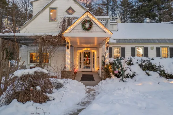 $799,900 | 9 Dry Point Drive, Rome, ME 04963