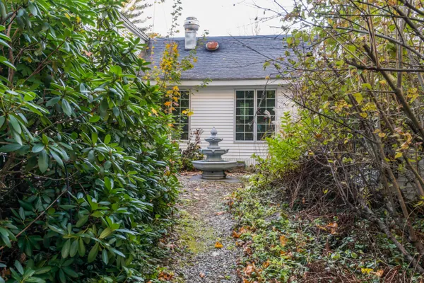 $799,900 | 9 Dry Point Drive, Rome, ME 04963