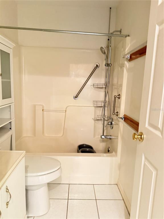 4262 Northeast 35th Avenue Road Ocala, FL 34479 - Photo 14 of 25 a bathroom with a sink a toilet and shower