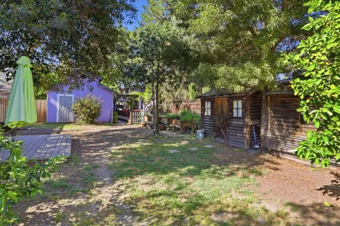 a view of an outdoor space