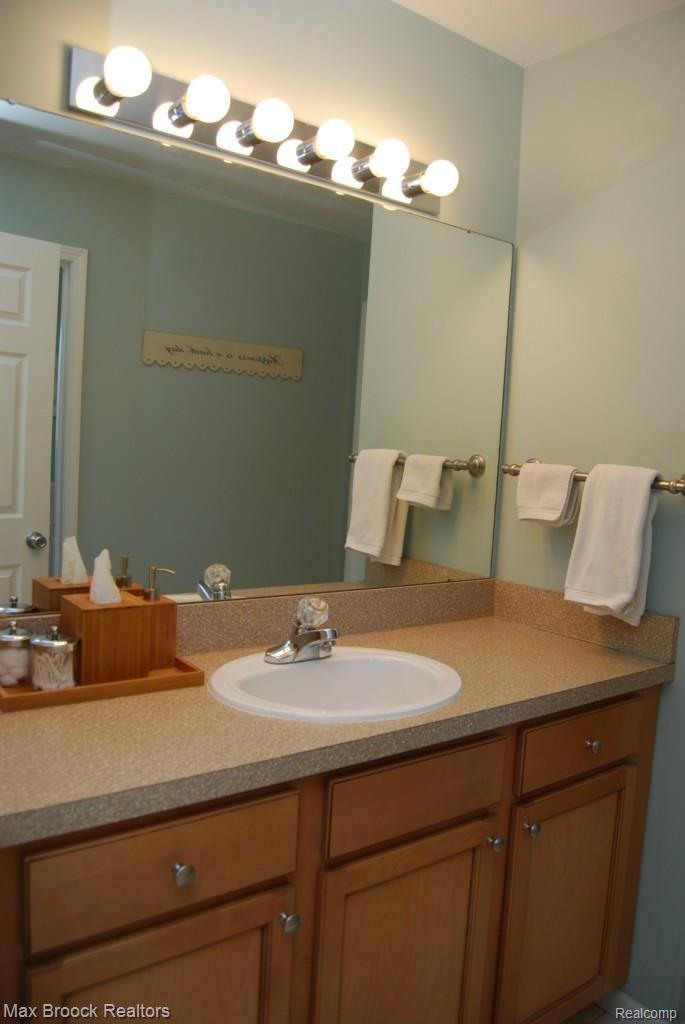 3915 Cone Avenue Rochester, MI 48309 - Photo 35 of 40 DSC_4001.jpg