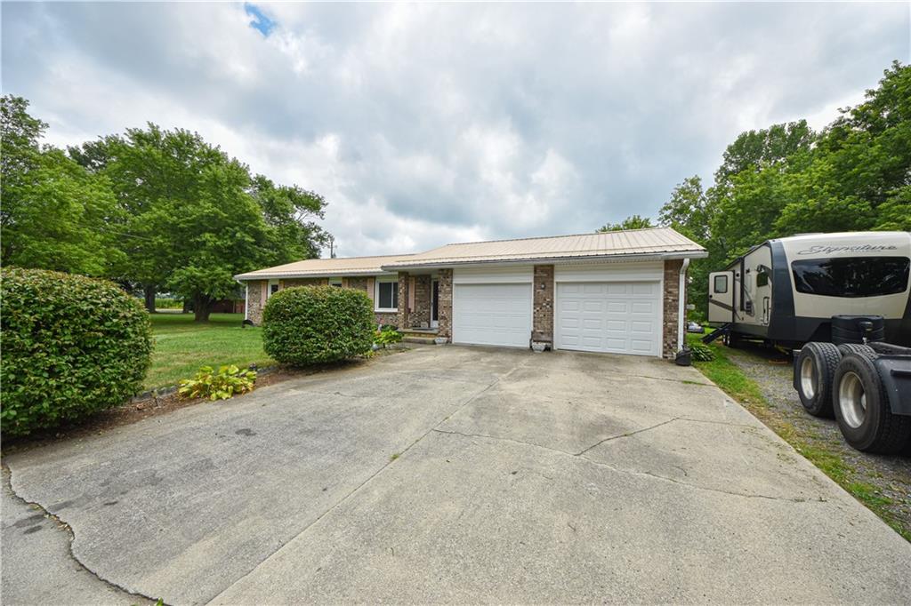 10052 South Randall Road Columbus, IN 47201 - Photo 2 of 26 Gallery Image 2