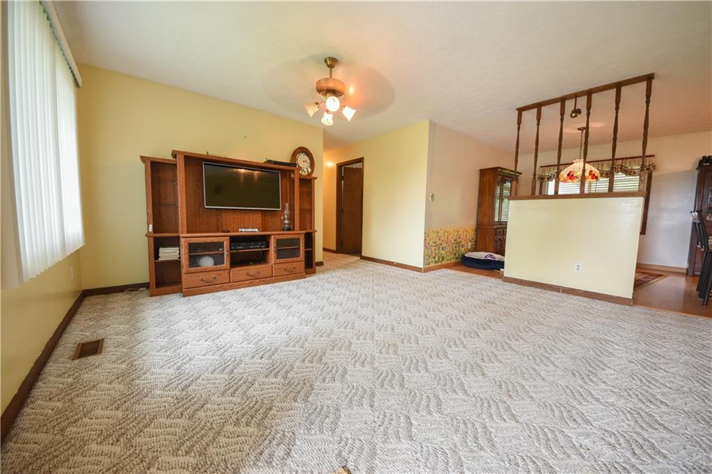 10052 South Randall Road Columbus, IN 47201 - Photo 4 of 26 Gallery Image 4