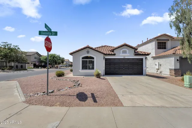 a view of a house with sink and yard