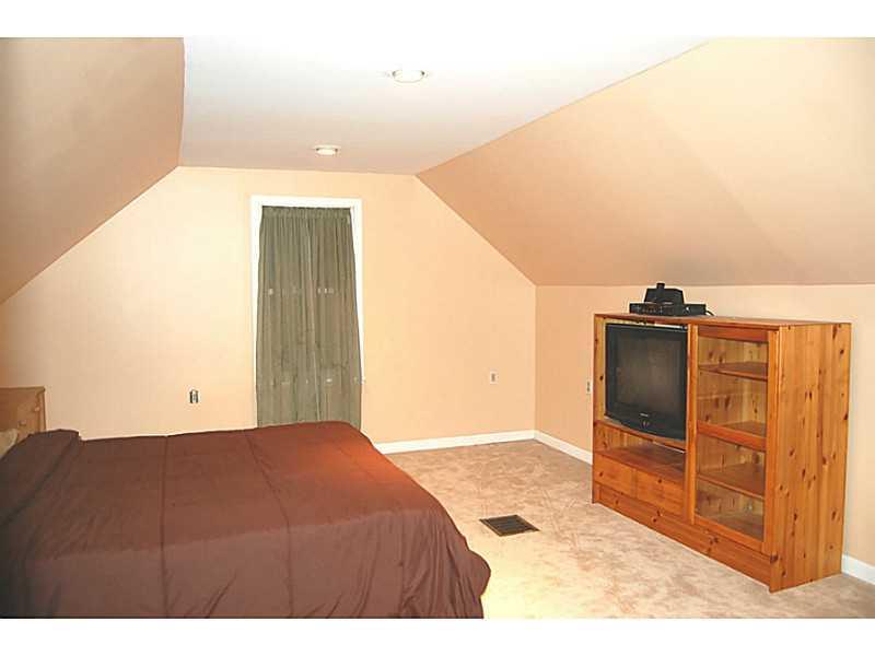 181 Seavey Road Pittsburgh, PA 15223 - Photo 11 of 19 Bedroom.