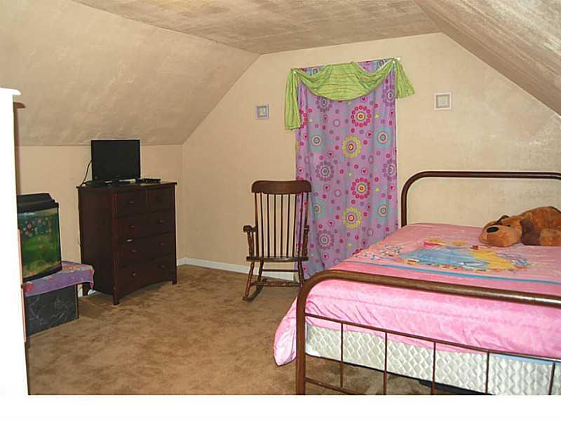 181 Seavey Road Pittsburgh, PA 15223 - Photo 13 of 19 Bedroom.