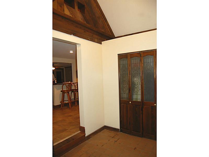 181 Seavey Road Pittsburgh, PA 15223 - Photo 3 of 19 Entry/Foyer.