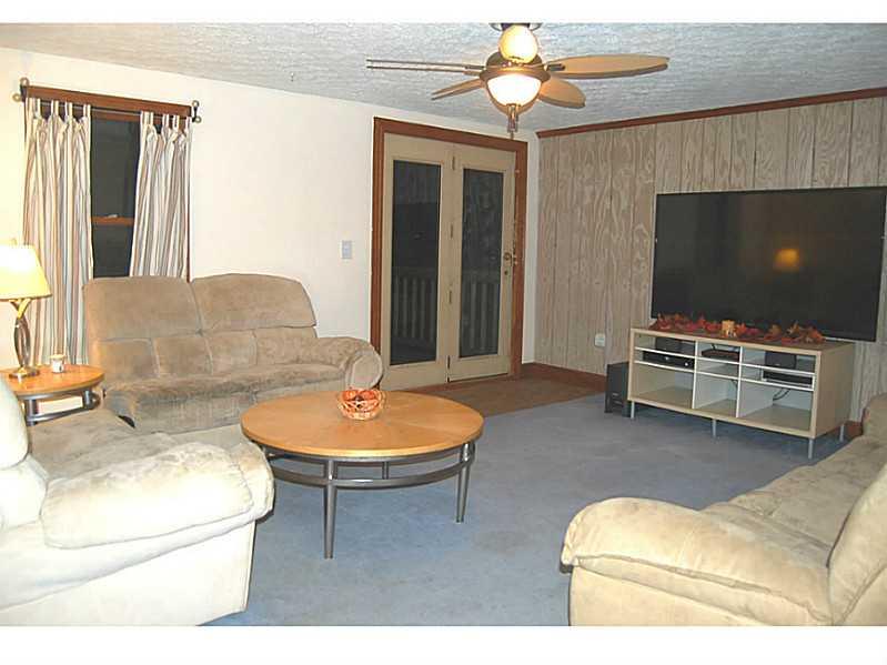 181 Seavey Road Pittsburgh, PA 15223 - Photo 9 of 19 Living Room.