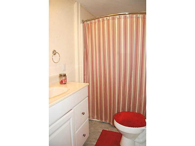 181 Seavey Road Pittsburgh, PA 15223 - Photo 10 of 19 Full Bath.