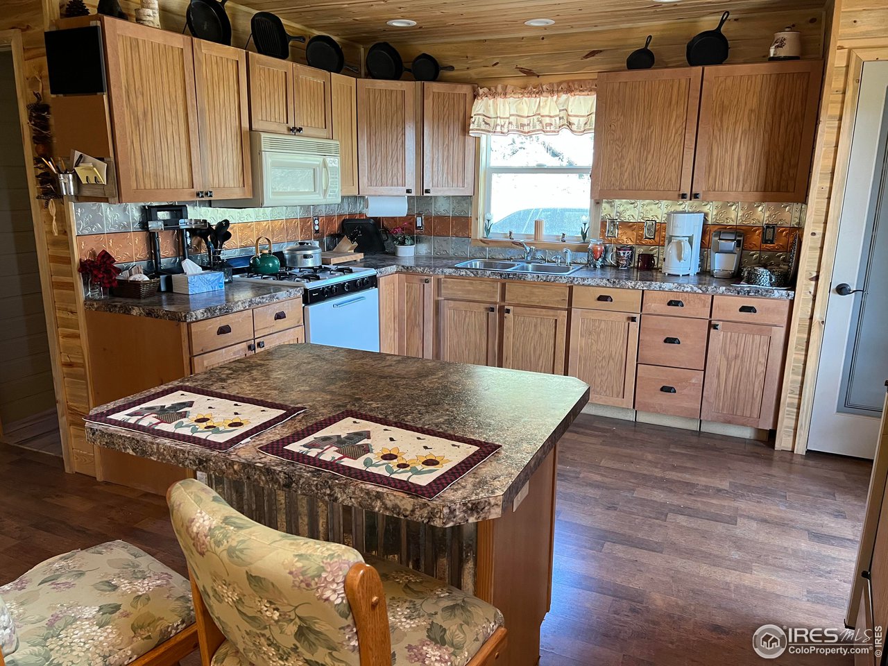 2880 Fire Rte 15 Bellvue, CO 80512 - Photo 14 of 40 Kitchen