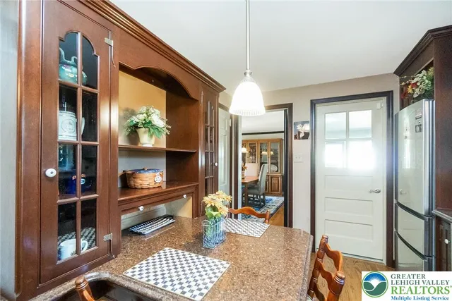 a view of an entryway with a livingroom