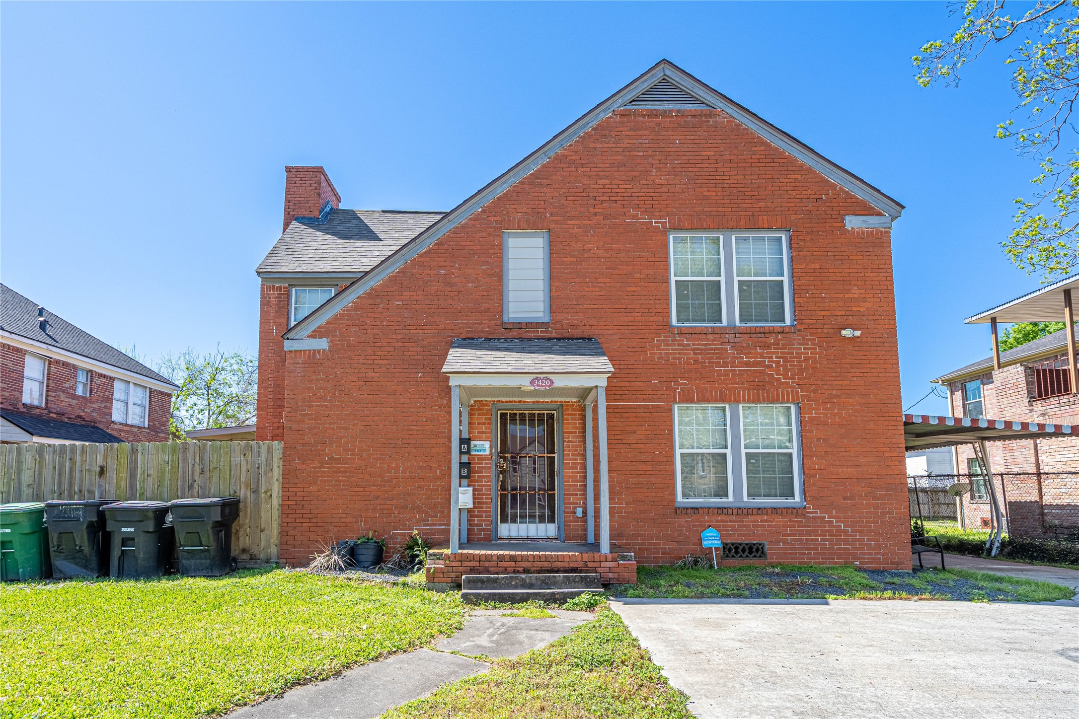 3420 Rosedale Street Houston, TX 77004 - Photo 4 of 11 a front view of a house with garden